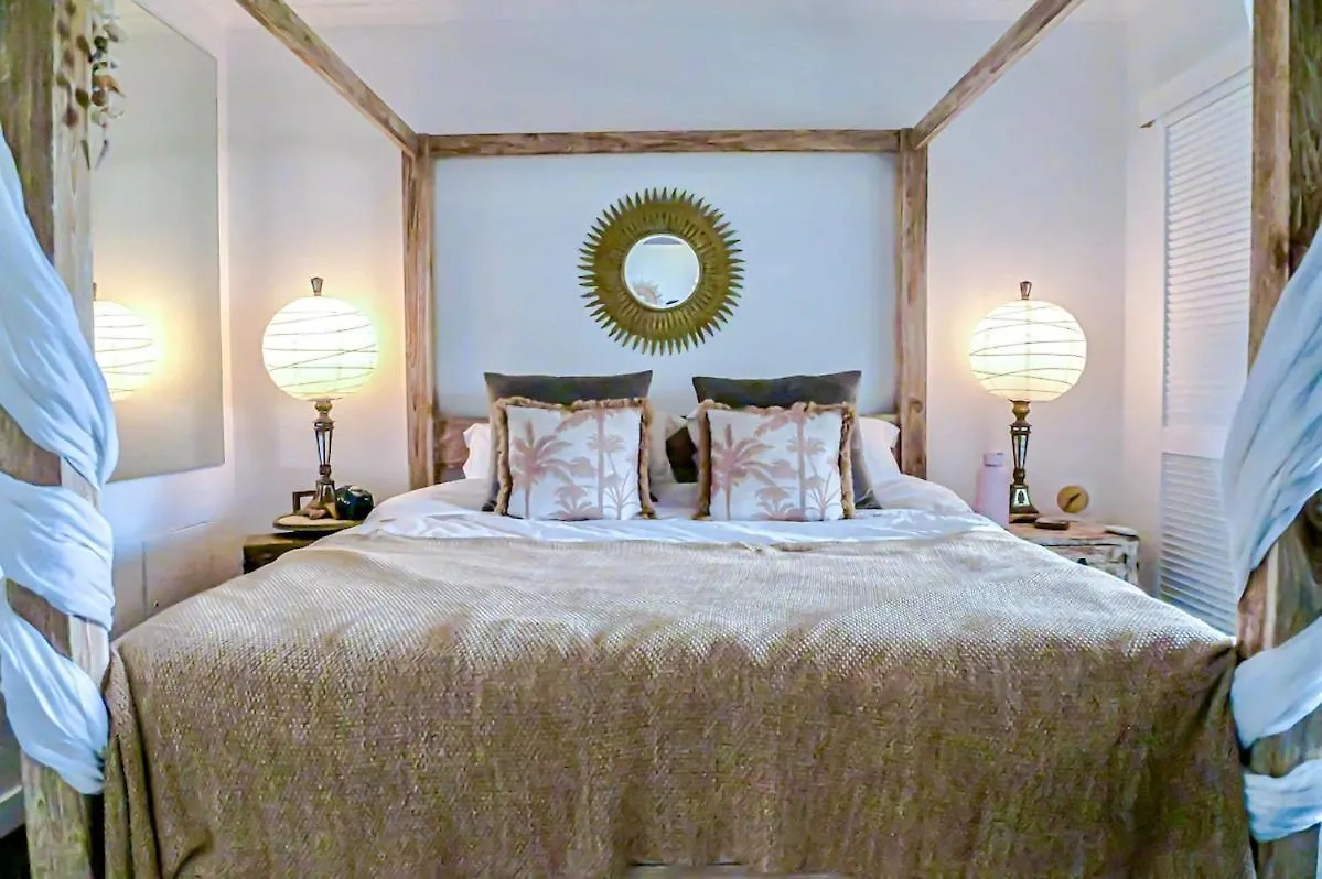 Resort Apartment In Palm Cove Australia